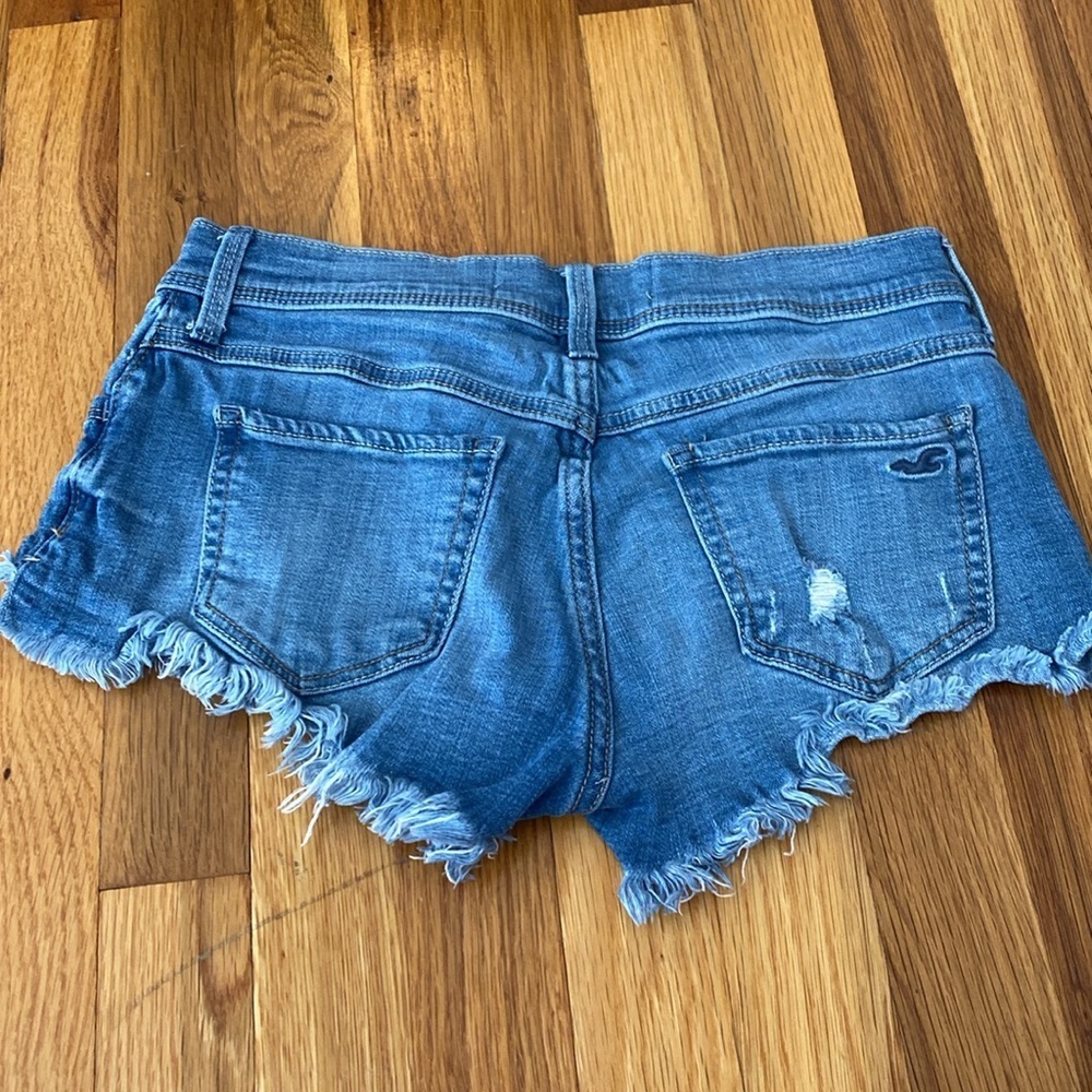 Hollister Women’s Blue Distressed Denim Shorts Size 26 - Picture 6 of 7